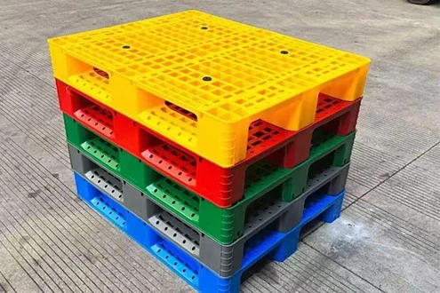 Pallets of different colors 3 Pallets of different colors 3